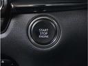 【スマートキー&プッシュスタート】カバンやポケットに入れたままでもドアの施錠・解錠が可能なスマートキーを装備。エンジンのオン・オフ時もカギを取り出す必要が無く、ボタンをプッシュするだけでOK。