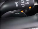 【パドルシフト】ハンドルから手を離さずに素早くシフトアップ&ダウンができるので、エンジンブレーキを使う下り坂や高速道路の合流で加速したい場面で役立ちます。