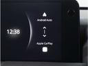 【スマートフォン連携】車内で様々な機能が利用できます。Apple CarPlayではiPhoneの機能(通話、音楽、マップなど)が、Android Autoでは通話、音楽、マップなどが利用可能です。