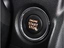 【スマートキー＆プッシュスタート】カバンやポケットに入れたままでもドアの施錠・解錠が可能なスマートキーを装備。エンジンのオン・オフ時もカギを取り出す必要が無く、ボタンをプッシュするだけでＯＫ。