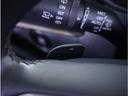 【パドルシフト】ハンドルから手を離さずに素早くシフトアップ＆ダウンができるので、エンジンブレーキを使う下り坂や高速道路の合流で加速したい場面で役立ちます。