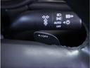 【パドルシフト】ハンドルから手を離さずに素早くシフトアップ＆ダウンができるので、エンジンブレーキを使う下り坂や高速道路の合流で加速したい場面で役立ちます。