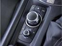 マツダコネクトを手元で操作するコマンダーコントロールはスイッチ類も大きく操作しやすく作られています。