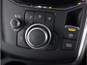 マツダコネクトを手元で操作するコマンダーコントロールはスイッチ類も大きく操作しやすく作られています。