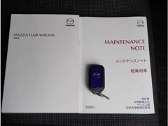 キーを携帯していればドアノブに触れるだけでドアの開錠・施錠が可能です。しかもキーを差し込むことなくエンジンの始動・停止も可能です。取扱説明書・メンテナンスノートが揃ってありますので安心です。 5