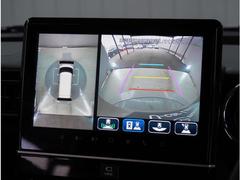 【３６０°ビュー・モニター】専用カメラにより上から見下ろしたような視点で３６０度クルマの周囲を確認することができます。駐車が苦手な方でも縦列駐車や幅寄せ時に活躍してくれます。 5
