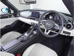 【インパネ周り】視界がよく運転しやすい設計となっております。インパネ周りもすっきりと洗練されたデザインで高級感が溢れています。日々のドライブを飽きさせません。 5