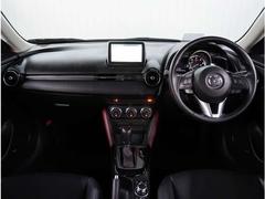 【インパネ周り】視界がよく運転しやすい設計となっております。インパネ周りもすっきりと洗練されたデザインで高級感が溢れています。日々のドライブを飽きさせません。 4