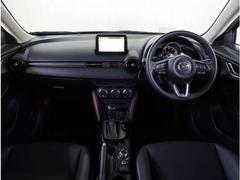 【インパネ周り】視界がよく運転しやすい設計となっております。インパネ周りもすっきりと洗練されたデザインで高級感が溢れています。日々のドライブを飽きさせません。 4