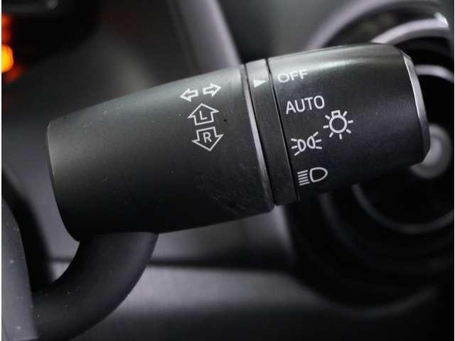 �y�I�[�g���C�g�z���̖͂��邳�ɉ����Ď����Ńw�b�h���C�g�̓_���E�������ł���@�\�ł��B���C�g�̕t���Y��E�����Y��Ȃǂ������Ȃ�A�J�̓���[���̑��s�����S�B�g���l���ʉߎ����֗��ł��ˁB