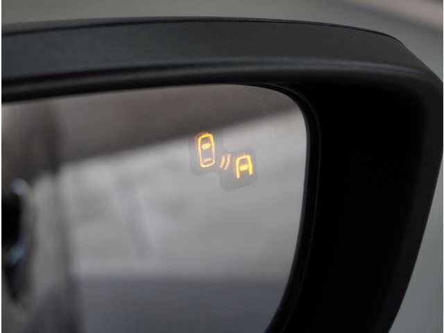 �y�u���C���h�X�|�b�g���j�^�����O�z���s���A�h�A�~���[�̎��p�ɂȂ�₷���ӏ��Ɍ㑱�Ԃ��ڋ߂���ƃT�C�h�~���[�̃����Y�Ɍx����\���B�h���C�o�[�ɒ��ӊ��N�����Ă���܂��B