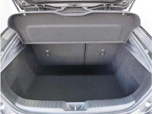 �y���Q�b�W�X�y�[�X�z�L���đ�R�̉ו���ςݍ��߂郉�Q�b�W�X�y�[�X�B���W���[��A�E�g�h�A�ɂ҂�����B