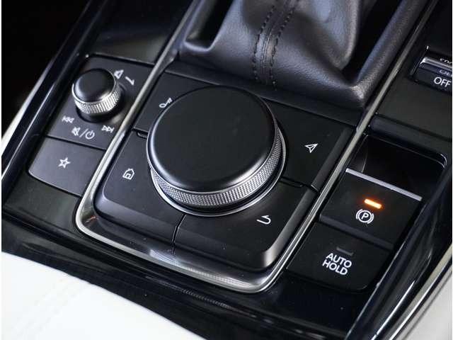 �}�c�_�R�l�N�g���茳�ő��삷��R�}���_�[�R���g���[���̓X�C�b�`�ނ��傫�����삵�₷������Ă��܂��B