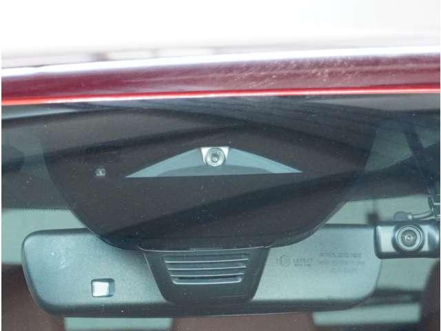 �y�t�H���[�h�Z���V���O�J�����z��ԑ��s���ɑO���̏󋵂𔻒f������A�Ԑ��\�������m�����肵�܂��B