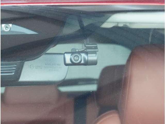 �y�h���C�u���R�[�_�[�z���S�E���S�ȃJ�[���C�t�ɕK�{�̃h���C�u���R�[�_�[�𑕔��B���s���͂������A������^�]�⎖�̂ɑ��������ۂ̏󋵂��f���ŋL�^���A����̃��X�N�ɔ����܂��B