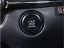 【スマートキー＆プッシュスタート】カバンやポケットに入れたままでもドアの施錠・解錠が可能なスマートキーを装備。エンジンのオン・オフ時もカギを取り出す必要が無く、ボタンをプッシュするだけでＯＫ。