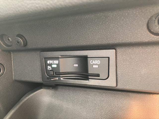 ワンオーナー 禁煙車 9.2インチ液晶パネル 3列シート(17枚目)