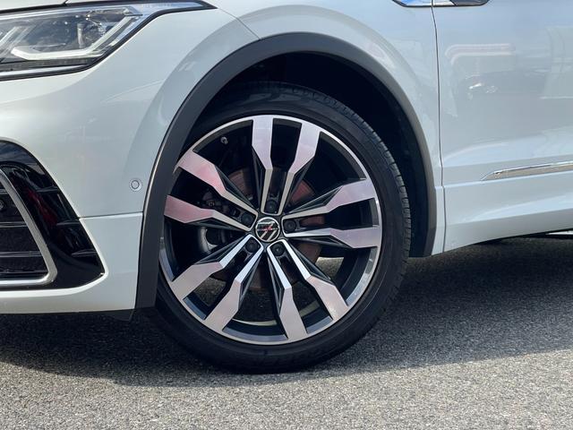 ティグアン ＴＳＩ　Ｒライン　認定中古車・電動パノラマサンルーフ・Ｈａｒｍａｎ　ｋａｒｄｏｎオーディオ・レザーシート・電動シート・ＤＣＣ・マトリックスＬＥＤヘッドライト・ＡＣＣ・２０インチアルミ・デジタルメーター・ワンオーナー（3枚目）