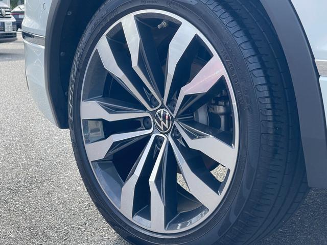 ティグアン ＴＳＩ　Ｒライン　認定中古車・電動パノラマサンルーフ・Ｈａｒｍａｎ　ｋａｒｄｏｎオーディオ・レザーシート・電動シート・ＤＣＣ・マトリックスＬＥＤヘッドライト・ＡＣＣ・２０インチアルミ・デジタルメーター・ワンオーナー（6枚目）