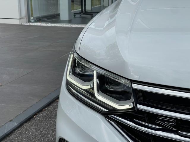 ティグアン ＴＳＩ　Ｒライン　認定中古車・電動パノラマサンルーフ・Ｈａｒｍａｎ　ｋａｒｄｏｎオーディオ・レザーシート・電動シート・ＤＣＣ・マトリックスＬＥＤヘッドライト・ＡＣＣ・２０インチアルミ・デジタルメーター・ワンオーナー（12枚目）