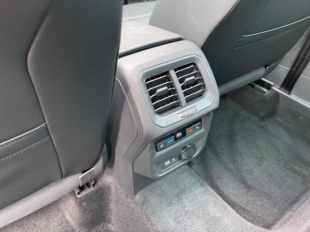 ティグアン ＴＳＩ　Ｒライン　認定中古車・電動パノラマサンルーフ・Ｈａｒｍａｎ　ｋａｒｄｏｎオーディオ・レザーシート・電動シート・ＤＣＣ・マトリックスＬＥＤヘッドライト・ＡＣＣ・２０インチアルミ・デジタルメーター・ワンオーナー（42枚目）