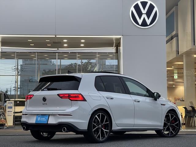 ゴルフGTI ベースグレード 認定中古車保証・サンルーフ・harman kardonオーディオ・レザーシート・シートベンチレーター・DCC・19インチアルミ・IQライト・トラベルアシスト・純正ナビゲーション・ETC・禁煙車(2枚目)