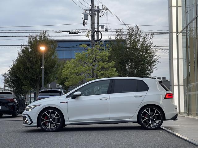 ゴルフGTI ベースグレード 認定中古車保証・サンルーフ・harman kardonオーディオ・レザーシート・シートベンチレーター・DCC・19インチアルミ・IQライト・トラベルアシスト・純正ナビゲーション・ETC・禁煙車(6枚目)