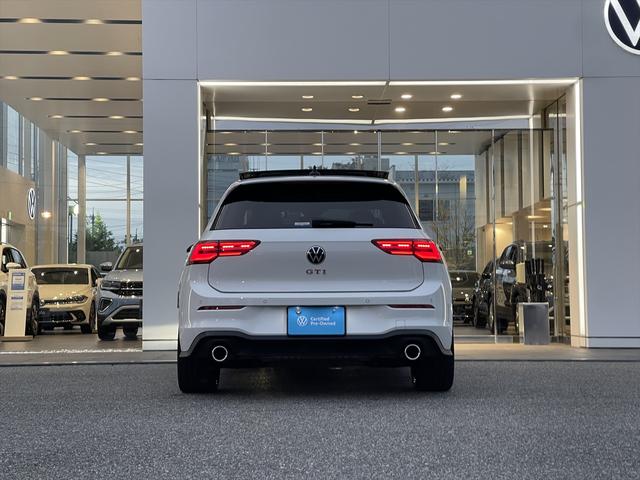 ゴルフGTI ベースグレード 認定中古車保証・サンルーフ・harman kardonオーディオ・レザーシート・シートベンチレーター・DCC・19インチアルミ・IQライト・トラベルアシスト・純正ナビゲーション・ETC・禁煙車(8枚目)