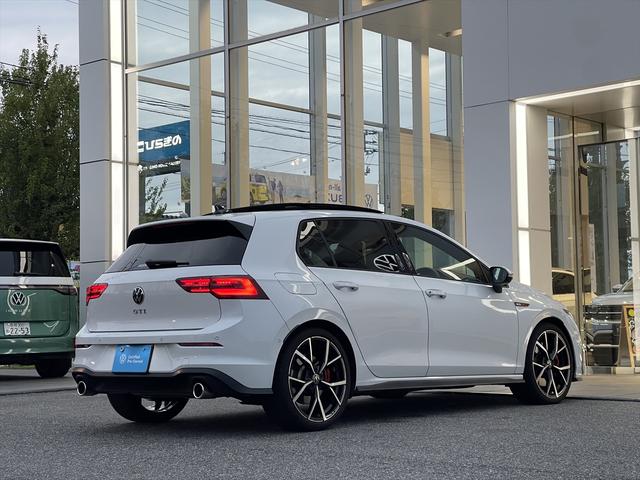 ゴルフGTI ベースグレード 認定中古車保証・サンルーフ・harman kardonオーディオ・レザーシート・シートベンチレーター・DCC・19インチアルミ・IQライト・トラベルアシスト・純正ナビゲーション・ETC・禁煙車(9枚目)