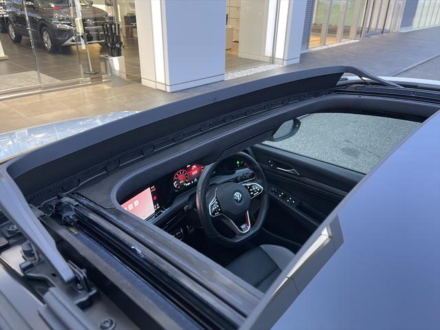 ゴルフGTI ベースグレード 認定中古車保証・サンルーフ・harman kardonオーディオ・レザーシート・シートベンチレーター・DCC・19インチアルミ・IQライト・トラベルアシスト・純正ナビゲーション・ETC・禁煙車(10枚目)