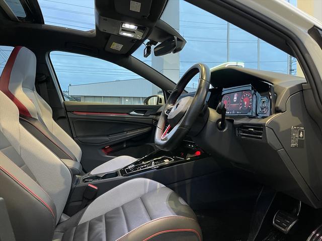 ゴルフGTI ベースグレード 認定中古車保証・サンルーフ・harman kardonオーディオ・レザーシート・シートベンチレーター・DCC・19インチアルミ・IQライト・トラベルアシスト・純正ナビゲーション・ETC・禁煙車(17枚目)