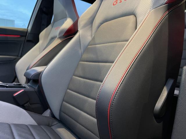 ゴルフGTI ベースグレード 認定中古車保証・サンルーフ・harman kardonオーディオ・レザーシート・シートベンチレーター・DCC・19インチアルミ・IQライト・トラベルアシスト・純正ナビゲーション・ETC・禁煙車(19枚目)