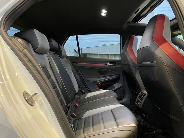 ゴルフGTI ベースグレード 認定中古車保証・サンルーフ・harman kardonオーディオ・レザーシート・シートベンチレーター・DCC・19インチアルミ・IQライト・トラベルアシスト・純正ナビゲーション・ETC・禁煙車(22枚目)