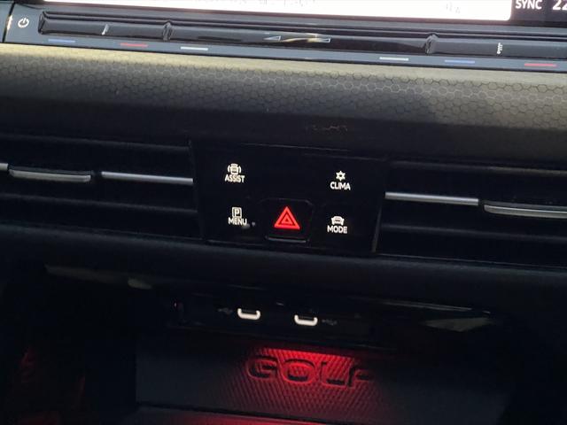 ゴルフGTI ベースグレード 認定中古車保証・サンルーフ・harman kardonオーディオ・レザーシート・シートベンチレーター・DCC・19インチアルミ・IQライト・トラベルアシスト・純正ナビゲーション・ETC・禁煙車(45枚目)