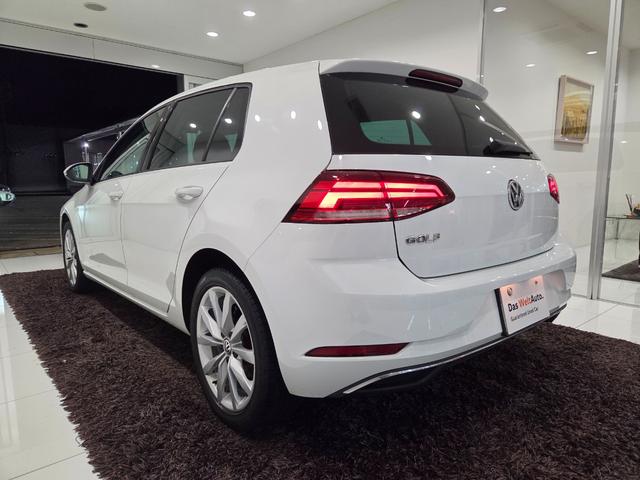 ゴルフ ＴＳＩコンフォートライン　テックエディション　デジタルコックピット　ＡＣＣ　レーンアシスト　　カープレイ　ＣＤ　ＤＶＤ　　バックカメラ　電動パーキングブレーキ　オートホールド　衝突軽減ブレーキシステム　ＬＥＤヘッドライト　禁煙車　点検記録簿（8枚目）