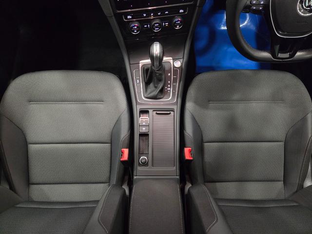 ゴルフ ＴＳＩコンフォートライン　テックエディション　デジタルコックピット　ＡＣＣ　レーンアシスト　　カープレイ　ＣＤ　ＤＶＤ　　バックカメラ　電動パーキングブレーキ　オートホールド　衝突軽減ブレーキシステム　ＬＥＤヘッドライト　禁煙車　点検記録簿（15枚目）