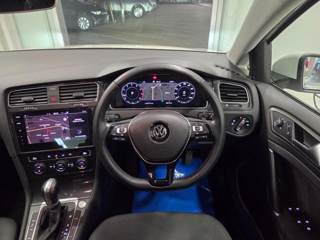 ゴルフ ＴＳＩコンフォートライン　テックエディション　デジタルコックピット　ＡＣＣ　レーンアシスト　　カープレイ　ＣＤ　ＤＶＤ　　バックカメラ　電動パーキングブレーキ　オートホールド　衝突軽減ブレーキシステム　ＬＥＤヘッドライト　禁煙車　点検記録簿（18枚目）