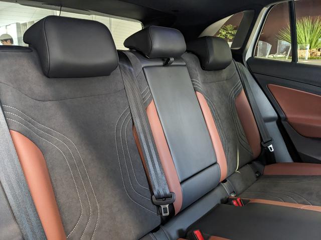 ID.4 ライト 新車保証継承付 禁煙車 LEDヘッドライト ACC レーンアシスト カープレイ バックカメラ 全周囲カメラ オートハイビーム ハーフレザーシート シートヒーター ID.light パーキングセンサー(11枚目)