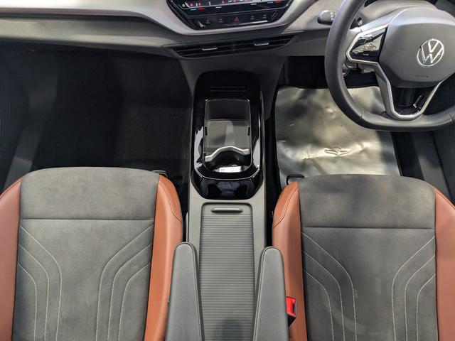 ID.4 ライト 新車保証継承付 禁煙車 LEDヘッドライト ACC レーンアシスト カープレイ バックカメラ 全周囲カメラ オートハイビーム ハーフレザーシート シートヒーター ID.light パーキングセンサー(15枚目)