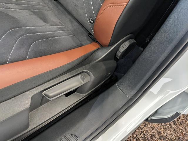 ID.4 ライト 新車保証継承付 禁煙車 LEDヘッドライト ACC レーンアシスト カープレイ バックカメラ 全周囲カメラ オートハイビーム ハーフレザーシート シートヒーター ID.light パーキングセンサー(30枚目)