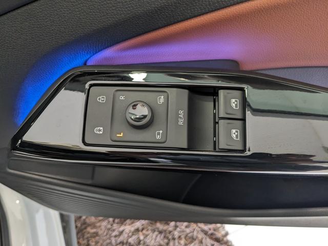 ID.4 ライト 新車保証継承付 禁煙車 LEDヘッドライト ACC レーンアシスト カープレイ バックカメラ 全周囲カメラ オートハイビーム ハーフレザーシート シートヒーター ID.light パーキングセンサー(33枚目)