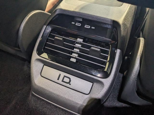 ID.4 ライト 新車保証継承付 禁煙車 LEDヘッドライト ACC レーンアシスト カープレイ バックカメラ 全周囲カメラ オートハイビーム ハーフレザーシート シートヒーター ID.light パーキングセンサー(38枚目)