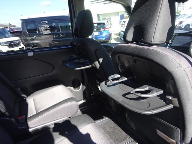 セレナ ｅ－パワー　ハイウェイスター　★日産認定中古車★１年保証付き★ワンオーナー★禁煙車★９インチメモリーナビ★アラウンドビューモニター★ＥＴＣ★プロパイロット★前ドライブレコーダー★両側ハンズフリーオートスライドドア★後席モニター★（27枚目）