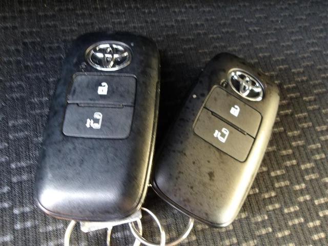 キーを取り出さずにドアを施錠＆解錠。クルマの始動も可能です。