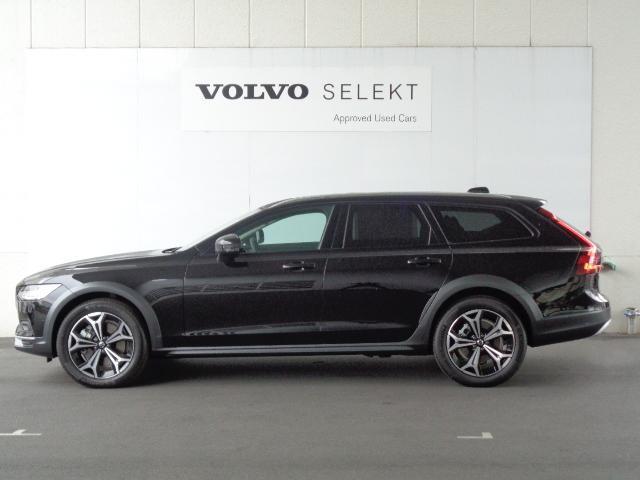 ボルボ V90 クロスカントリー B5 AWD プロ 登録済未使用車