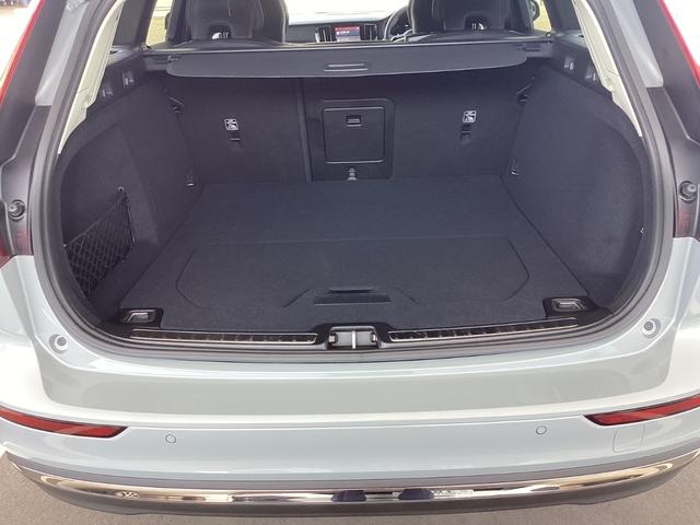 V60 ウルトラ B4 試乗車 本革シート harman/kardonプレミアムサウンド・オーディオ シートヒーター ベンチレーション機能付フロントパーフォレーテッドシート ヒーター付ステアリングホイール(10枚目)