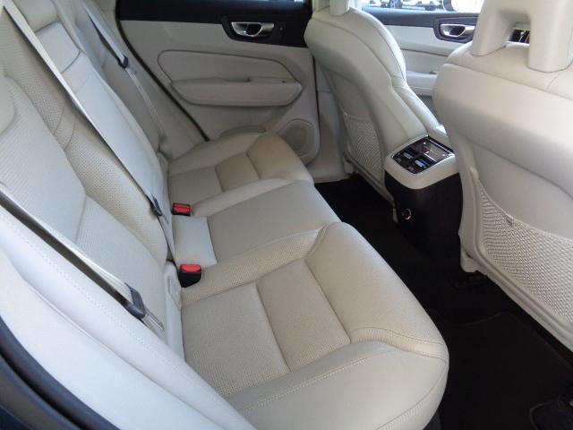 ＸＣ６０ Ｔ５　ＡＷＤ　インスクリプション　電子制御ＡＷＤシステム　パーフォレーテッド・ファインナッパレザー（フロント・ベンチレーション機能付）　ＨＤＤナビゲーションシステム　本革巻ステアリングホイール（7枚目）