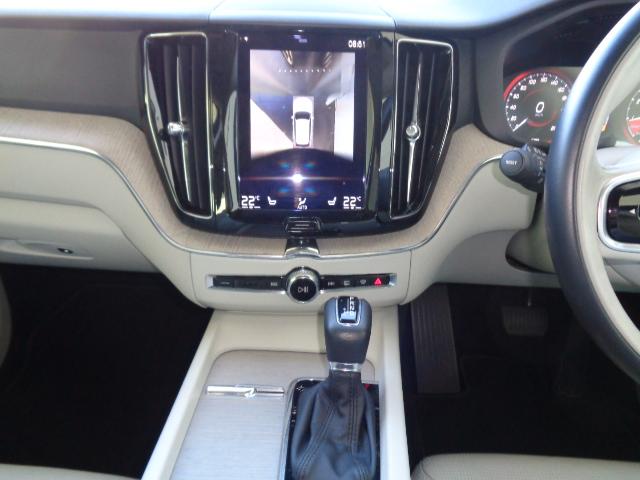 ＸＣ６０ Ｔ５　ＡＷＤ　インスクリプション　電子制御ＡＷＤシステム　パーフォレーテッド・ファインナッパレザー（フロント・ベンチレーション機能付）　ＨＤＤナビゲーションシステム　本革巻ステアリングホイール（9枚目）