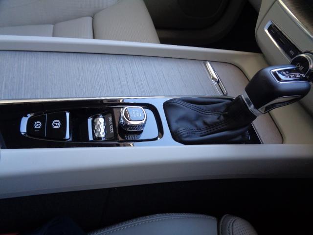 ＸＣ６０ Ｔ５　ＡＷＤ　インスクリプション　電子制御ＡＷＤシステム　パーフォレーテッド・ファインナッパレザー（フロント・ベンチレーション機能付）　ＨＤＤナビゲーションシステム　本革巻ステアリングホイール（14枚目）