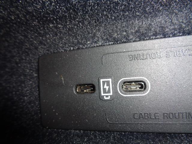 XC60 アルティメット B5 AWD 電子制御AWDシステム ハーマンカードプレミアムサウンドシステム パーフォレーテッド・ファインナッパレザー FRシートヒーター チルトアップ機構付電動パノラマ・ガラスルーフ ヘッドアップディスプレイ(42枚目)